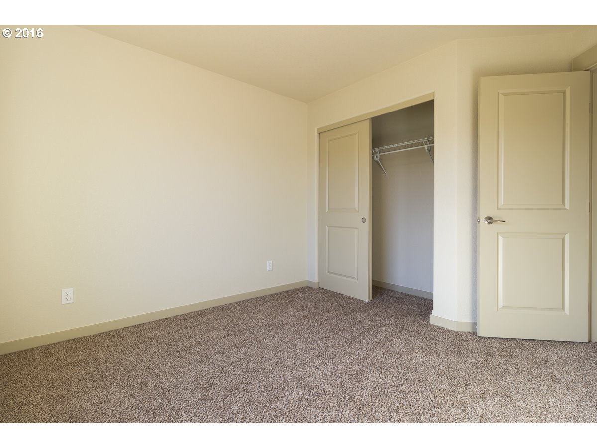 1535 E FOURTH AVE, Sutherlin, OR 97479 US Roseburg Home for The Mary