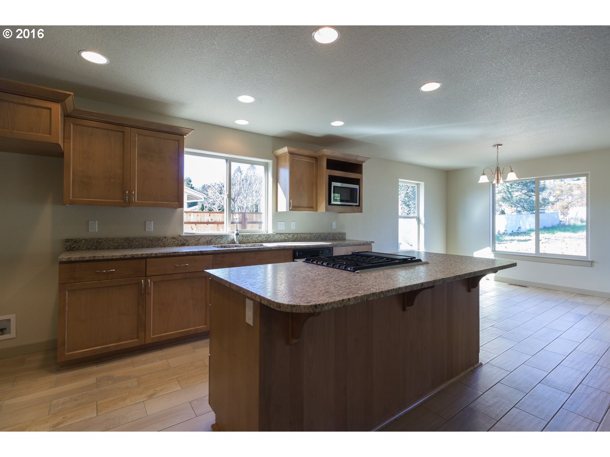 1535 E FOURTH AVE, Sutherlin, OR 97479 US Roseburg Home for The Mary