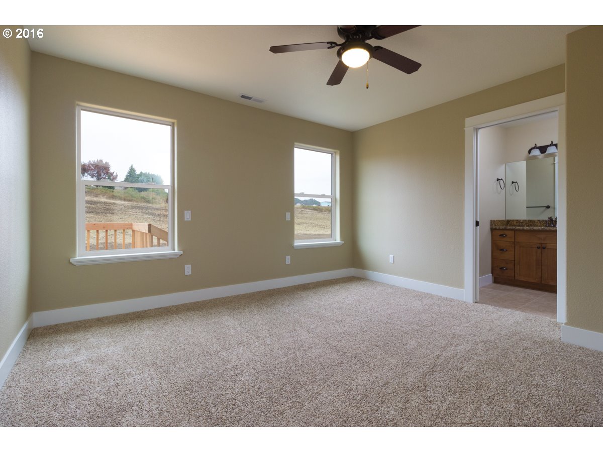 670 SE TOKAY ST, Winston, OR 97496 US Roseburg Home for The Mary